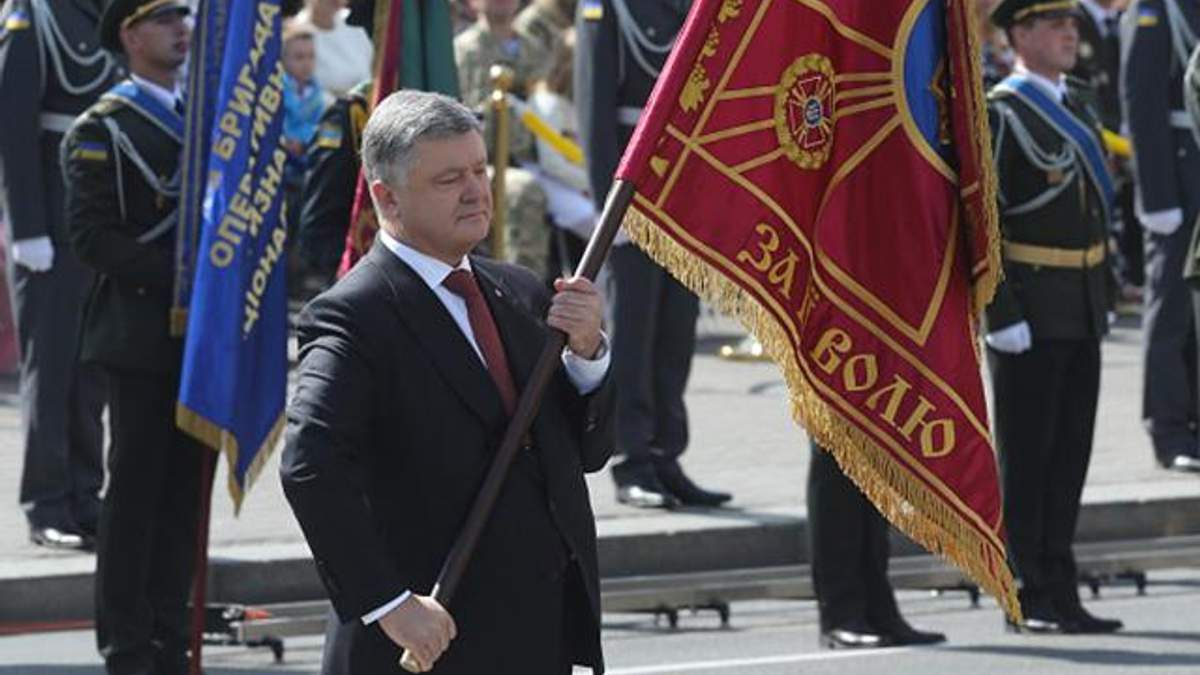 Порошенко наградил украинских военных Порошенко наградил украинских военных