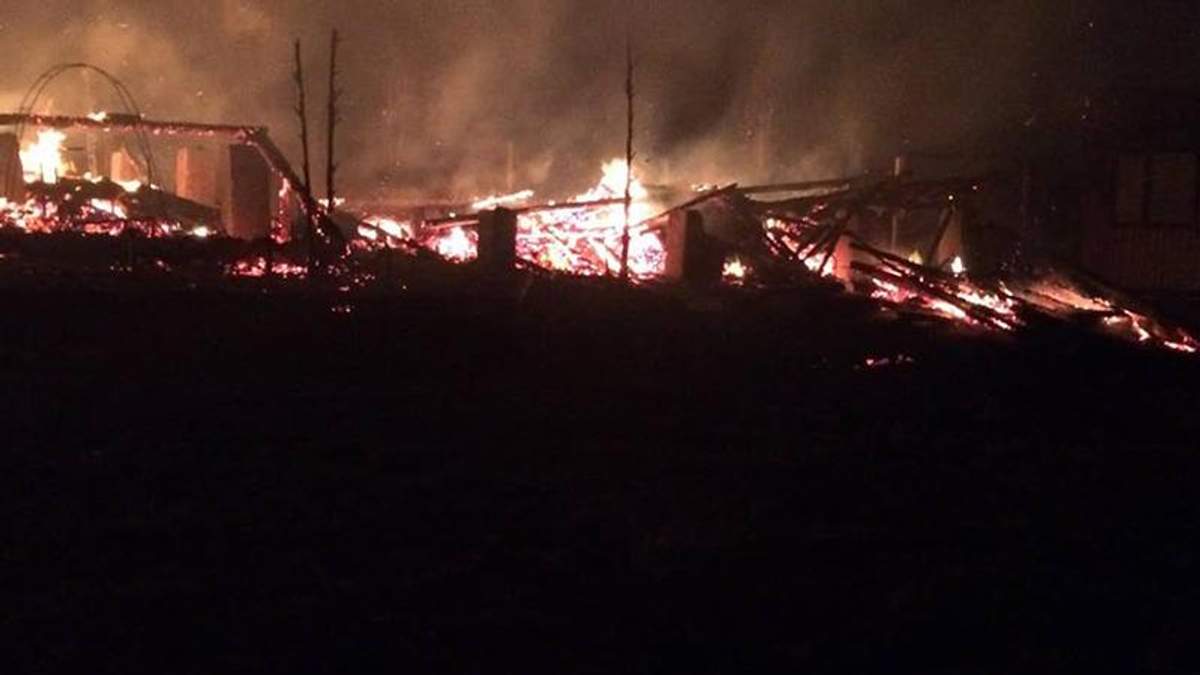 Вогонь повністю знищив базу відпочинку "Буковина" на Закарпатті Вогонь повністю знищив базу відпочинку "Буковина" на Закарпатті