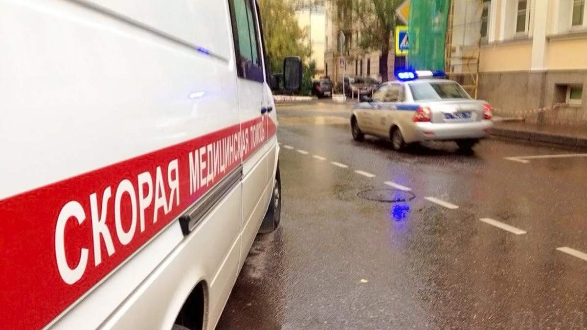 Чоловік поранив ножем одного поліцейського, однак другий зумів у нього вистрілити Чоловік поранив ножем одного поліцейського, однак другий зумів у нього вистрілити