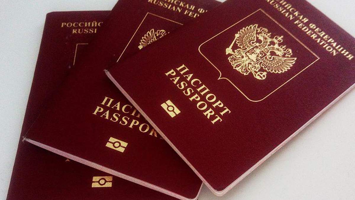 З таким паспортом житель Криму в Європу не заїде З таким паспортом житель Криму в Європу не заїде