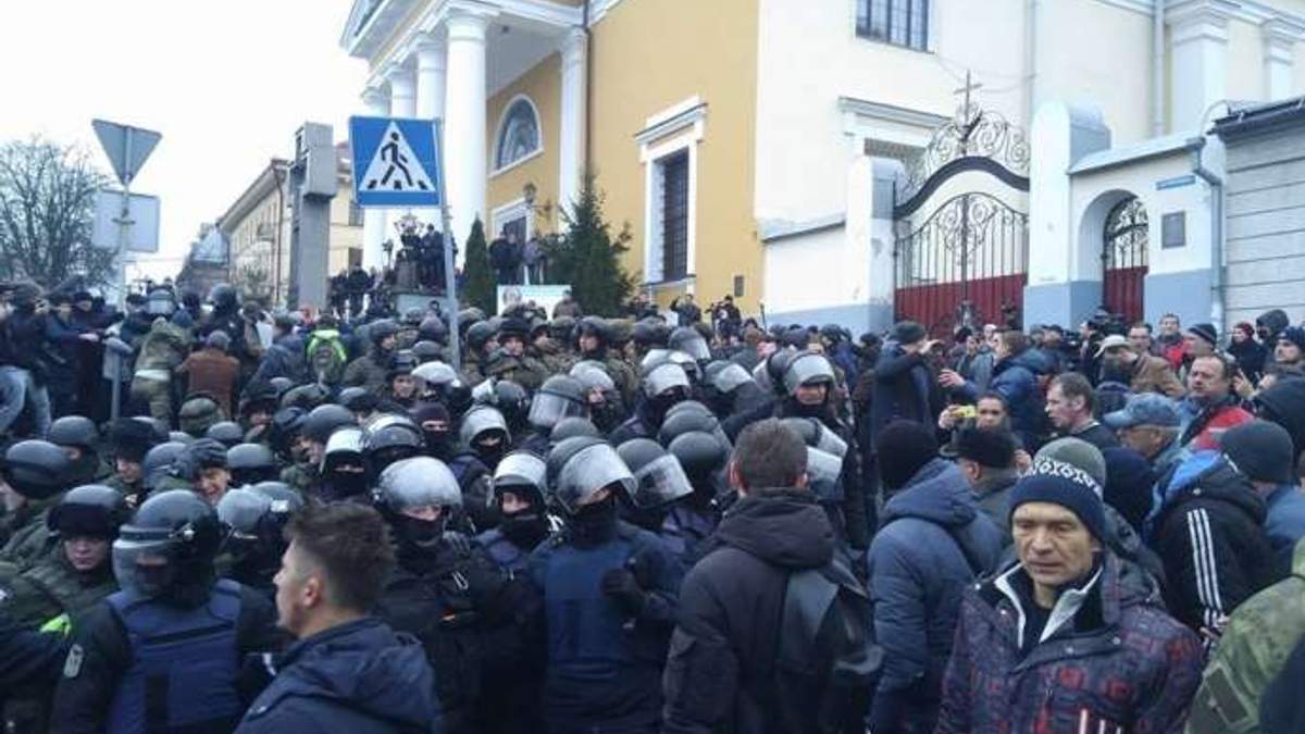 Сутички біля будинку Саакашвілі Сутички біля будинку Саакашвілі