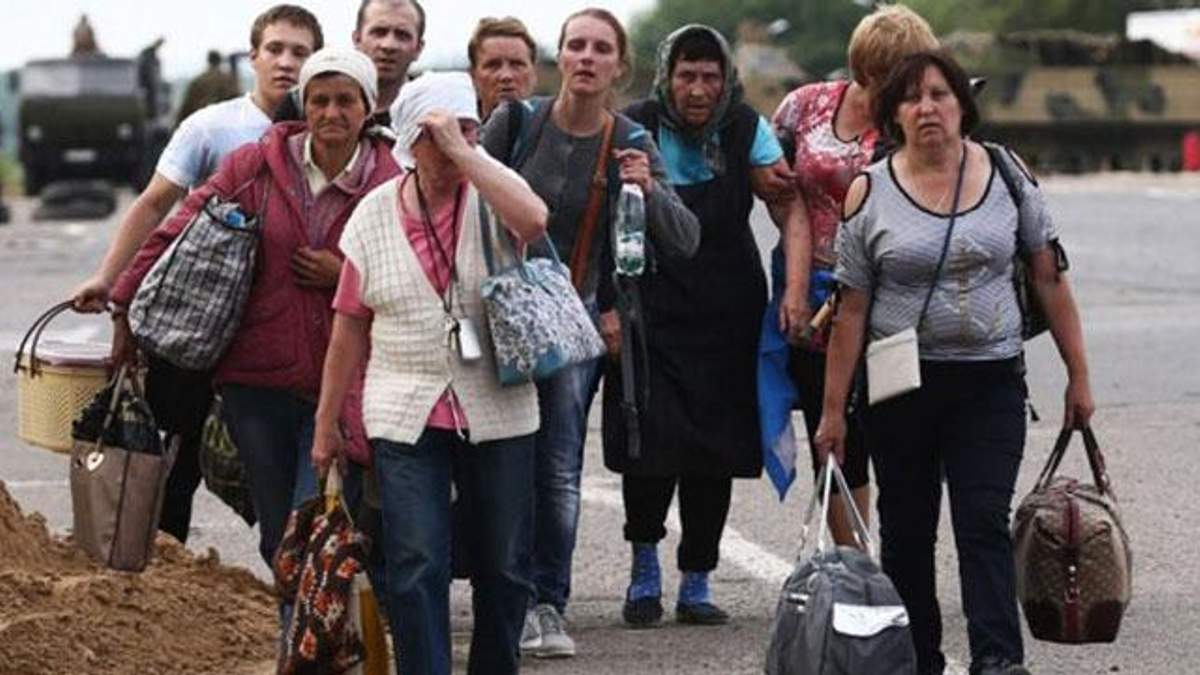 Прем'єр Польщі поговорив з Юнкером про "десятки тисяч утікачів від війни в Україні" Прем'єр Польщі поговорив з Юнкером про "десятки тисяч утікачів від війни в Україні"