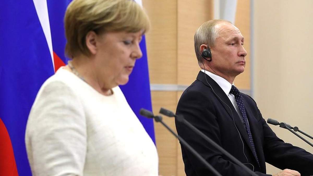 Путін обговорив уз Меркель "нормандський формат" Путін обговорив уз Меркель "нормандський формат"