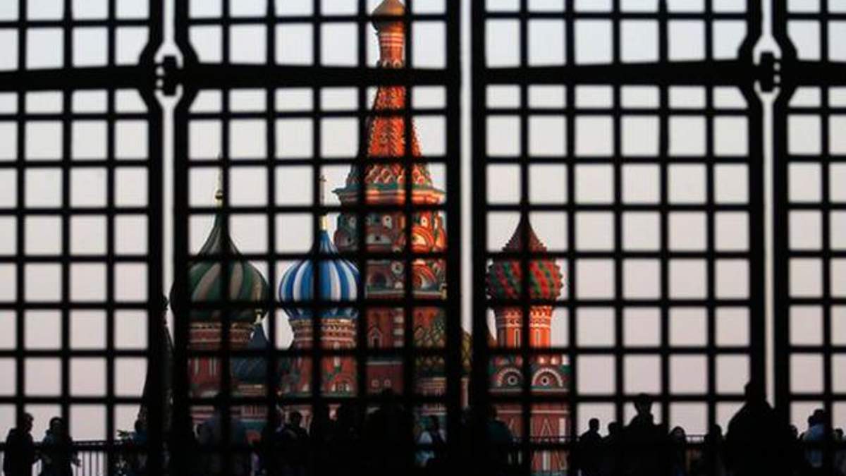 МЗС вимагає від Росії звільнити понад 60 політв'язнів-українців МЗС вимагає від Росії звільнити понад 60 політв'язнів-українців