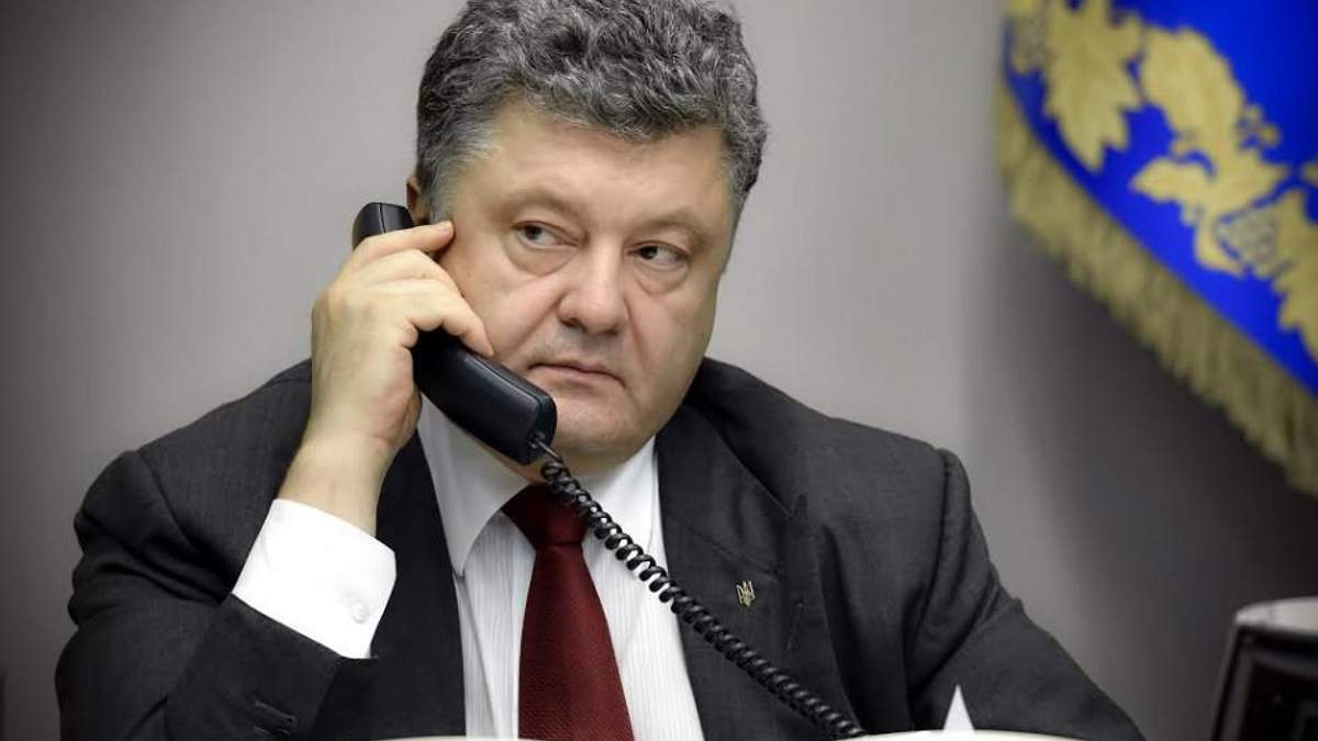 Порошенко провів телефонну розмову з Путіним Порошенко провів телефонну розмову з Путіним
