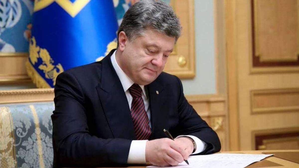 Порошенко підписав закон про відбування покарання в Україні винних у знищенні рейсу MH-17 Порошенко підписав закон про відбування покарання в Україні винних у знищенні рейсу MH-17