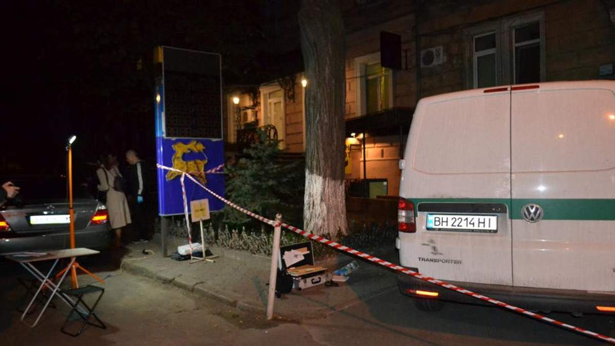 Обнародовано видео момента вооруженного нападения на инкассаторов в Одессе Обнародовано видео момента вооруженного нападения на инкассаторов в Одессе
