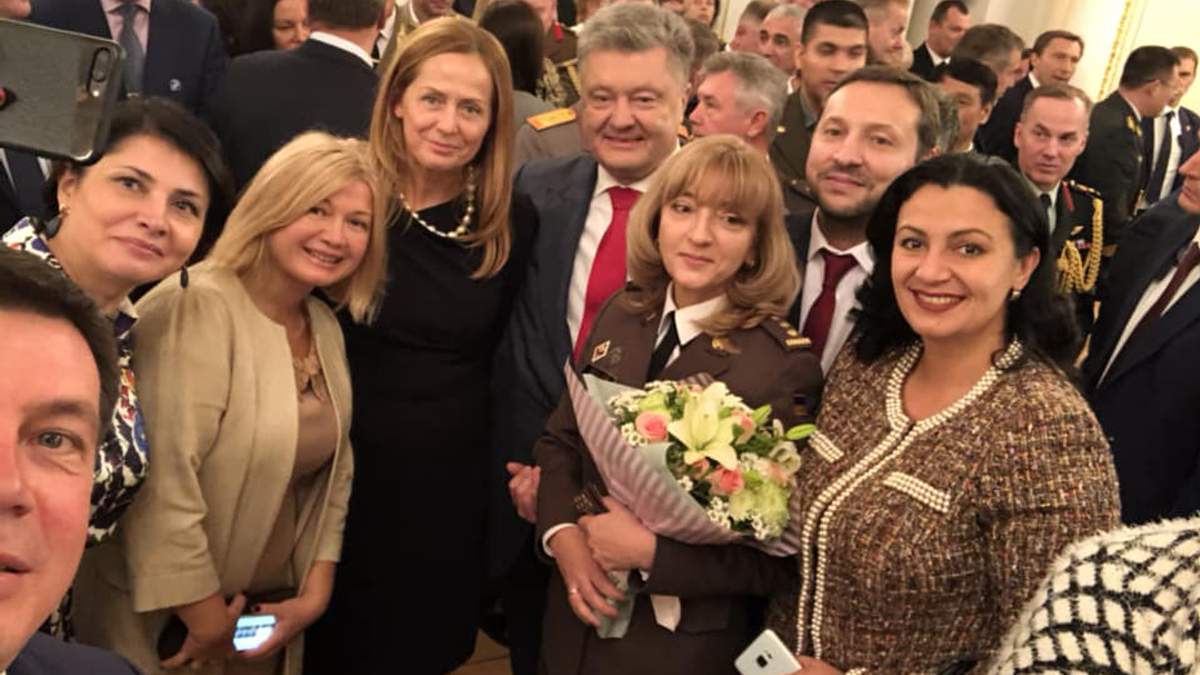 Порошенко присвоїв звання генерала Людмилі Шугалей Порошенко присвоїв звання генерала Людмилі Шугалей