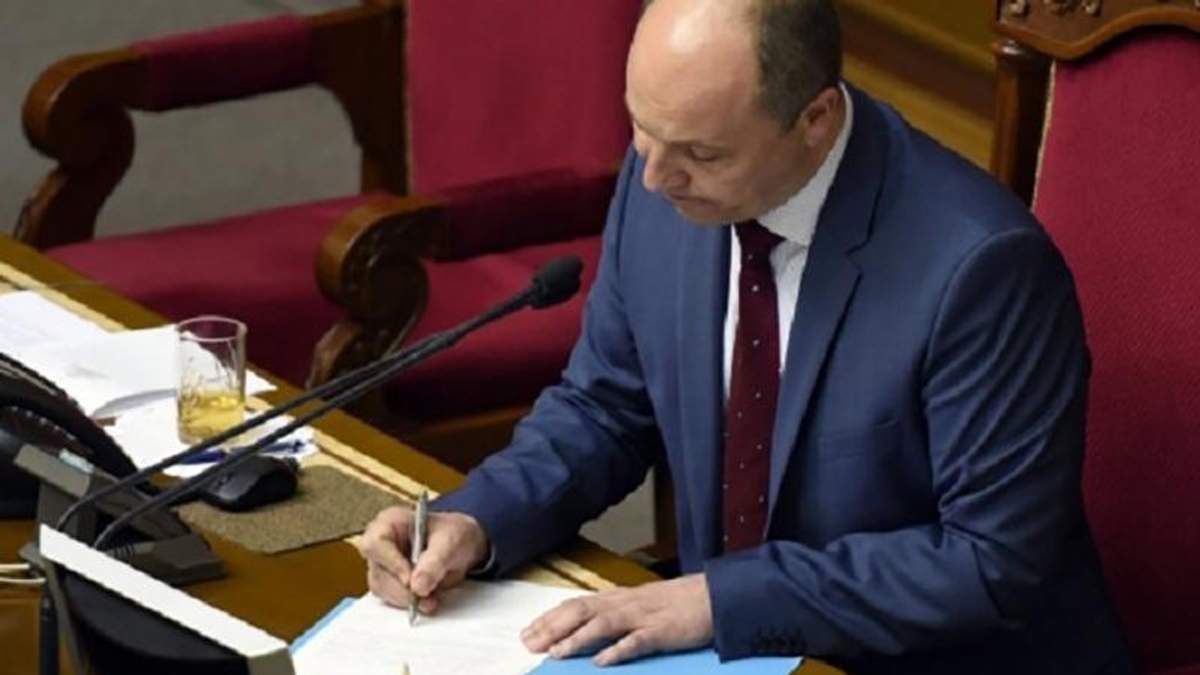 Парубий подписал постановление о назначении президентских выборов Парубий подписал постановление о назначении президентских выборов