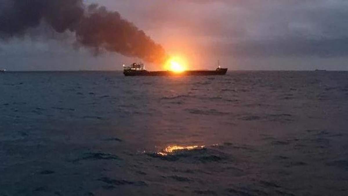 В РФ назвали вероятную причину пожара на судах возле Керченского пролива В РФ назвали вероятную причину пожара на судах возле Керченского пролива