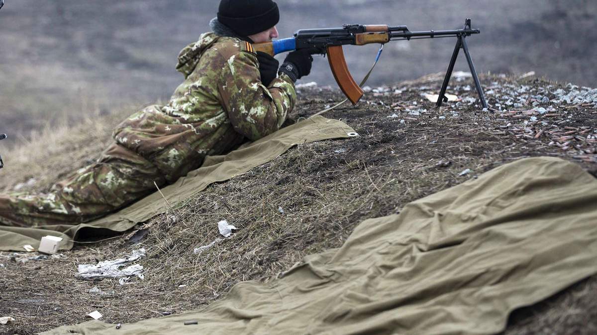 Боевики из пулемета обстреляли работников ГСЧС, которые ремонтировали газопровод возле Марьинки Боевики из пулемета обстреляли работников ГСЧС, которые ремонтировали газопровод возле Марьинки