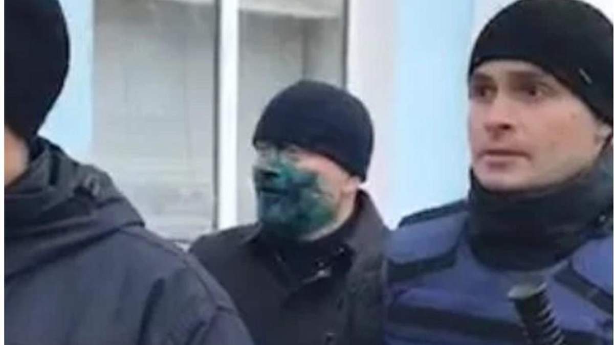 Кандидата у президенти Олександра Вілкула облили зеленкою Кандидата у президенти Олександра Вілкула облили зеленкою