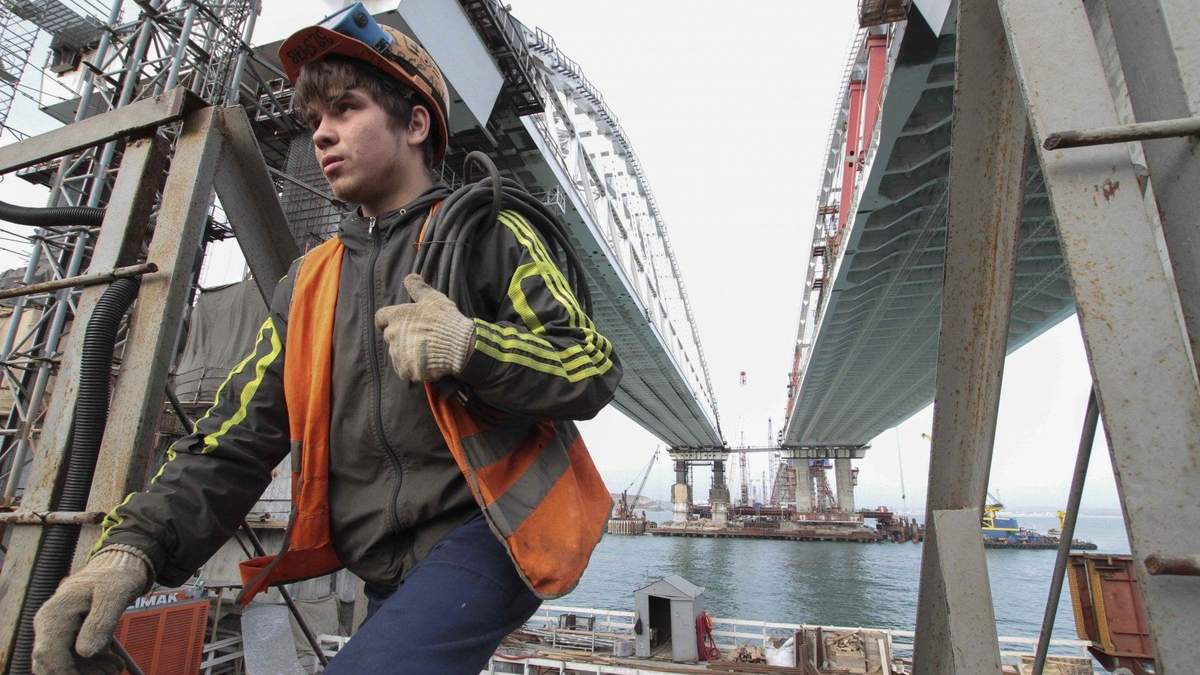 Скільки заробляють будівельники Кримського мосту Скільки заробляють будівельники Кримського мосту