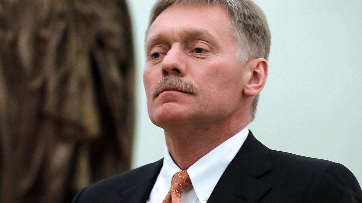 У Кремлі взяли до уваги заяву Зеленського про видачу російських паспортів в Україні У Кремлі взяли до уваги заяву Зеленського про видачу російських паспортів в Україні