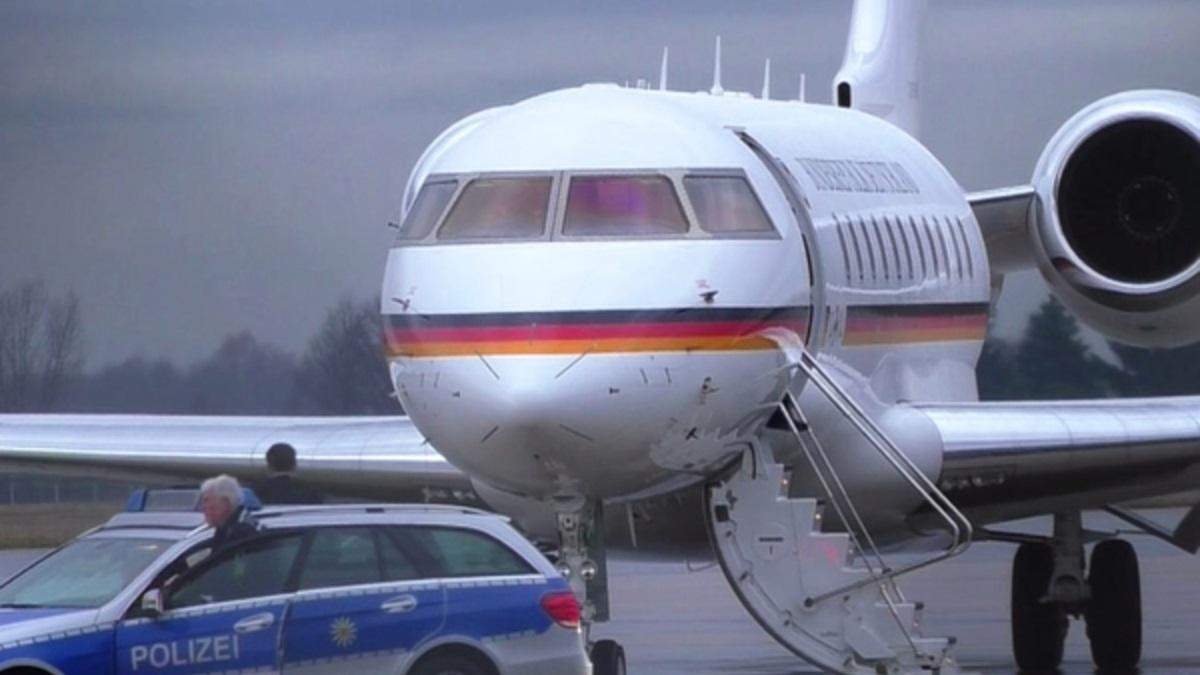 Самолет Ангелы Меркель попал в ДТП Самолет Ангелы Меркель попал в ДТП