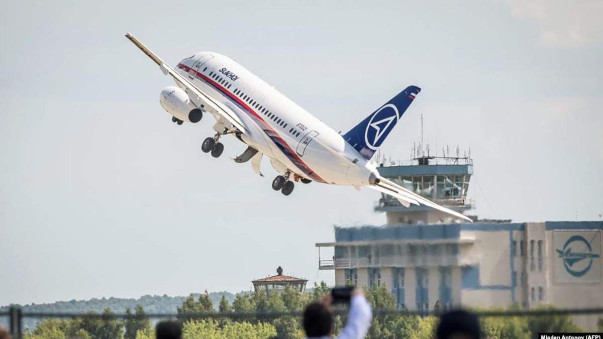 Знову проблеми у російського літака Sukhoi Superjet 100 Знову проблеми у російського літака Sukhoi Superjet 100