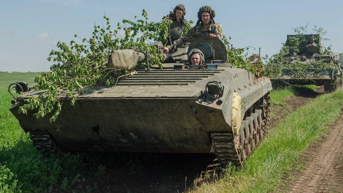 На Донбасі два українські військові отримали поранення На Донбасі два українські військові отримали поранення