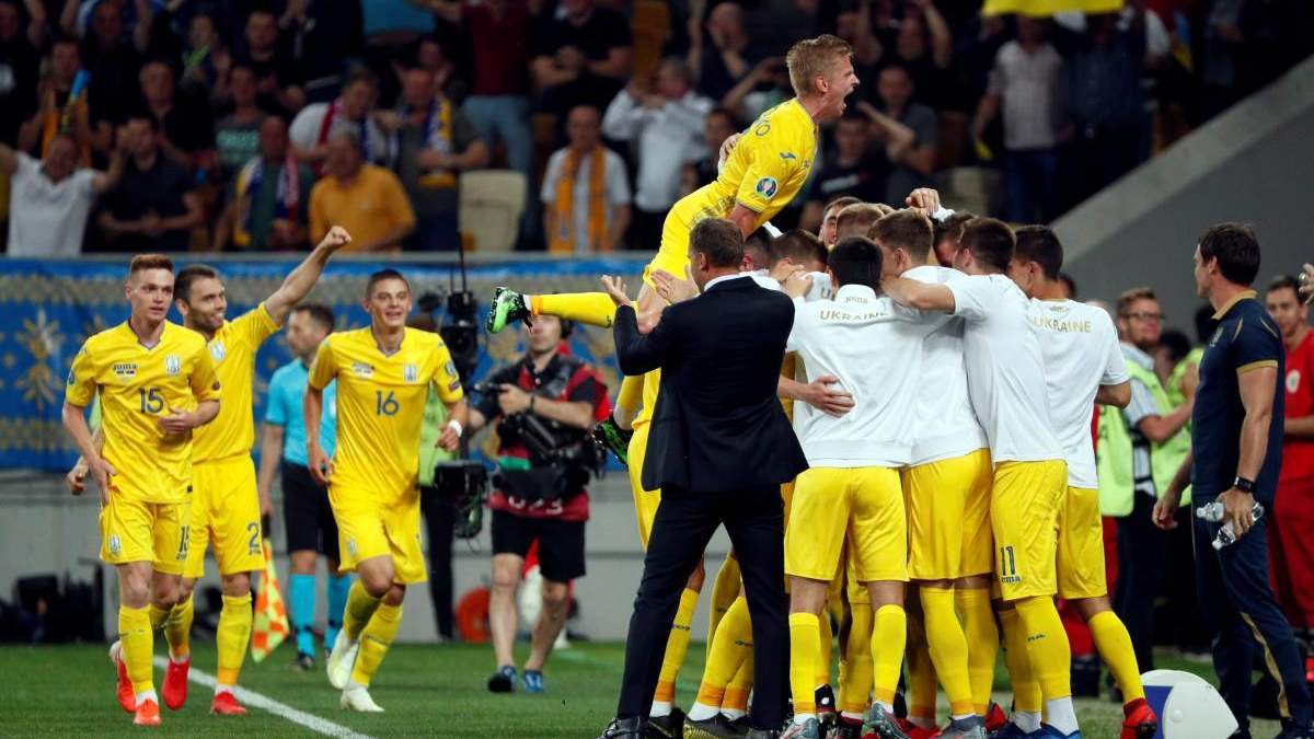 УЄФА відкрив справу через поведінку вболівальників на матчі Україна – Сербія у Львові УЄФА відкрив справу через поведінку вболівальників на матчі Україна – Сербія у Львові