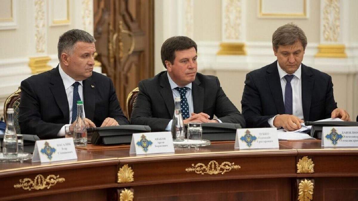 РНБО дала низку доручень правоохоронцям щодо інформаційної безпеки РНБО дала низку доручень правоохоронцям щодо інформаційної безпеки