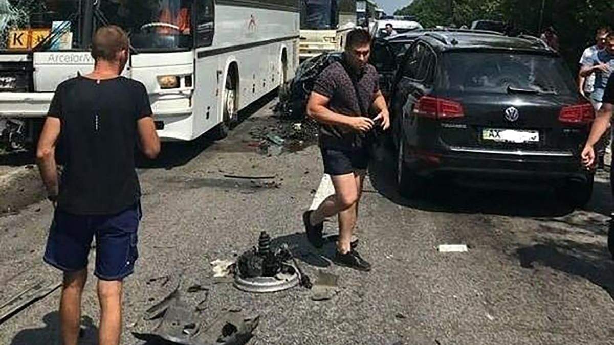 ДТП кортежа Зеленского с автобусом, полным детей - фото ДТП кортежа Зеленского с автобусом, полным детей - фото