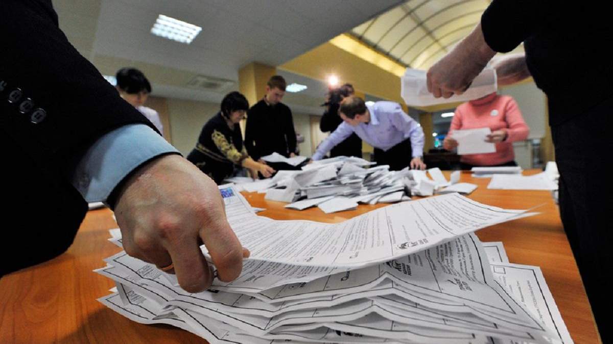 На парламентських виборах зафіксували першу спробу фальсифікації На парламентських виборах зафіксували першу спробу фальсифікації