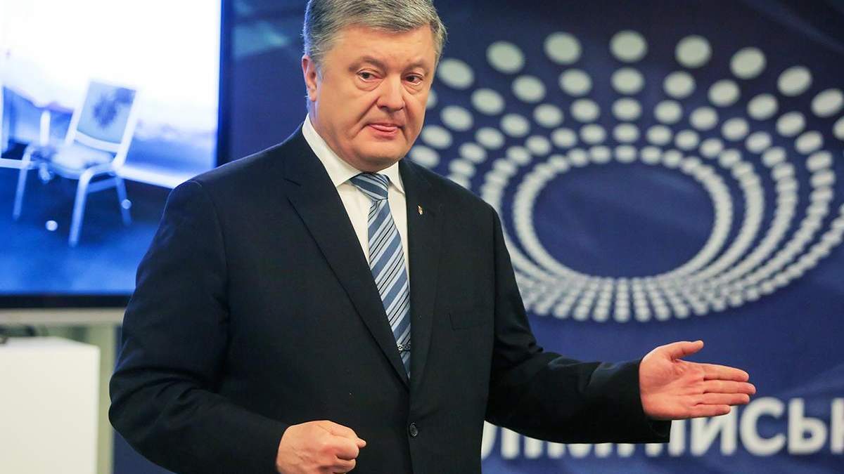 Порошенко вручили повестку на второй допрос в ГБР Порошенко вручили повестку на второй допрос в ГБР