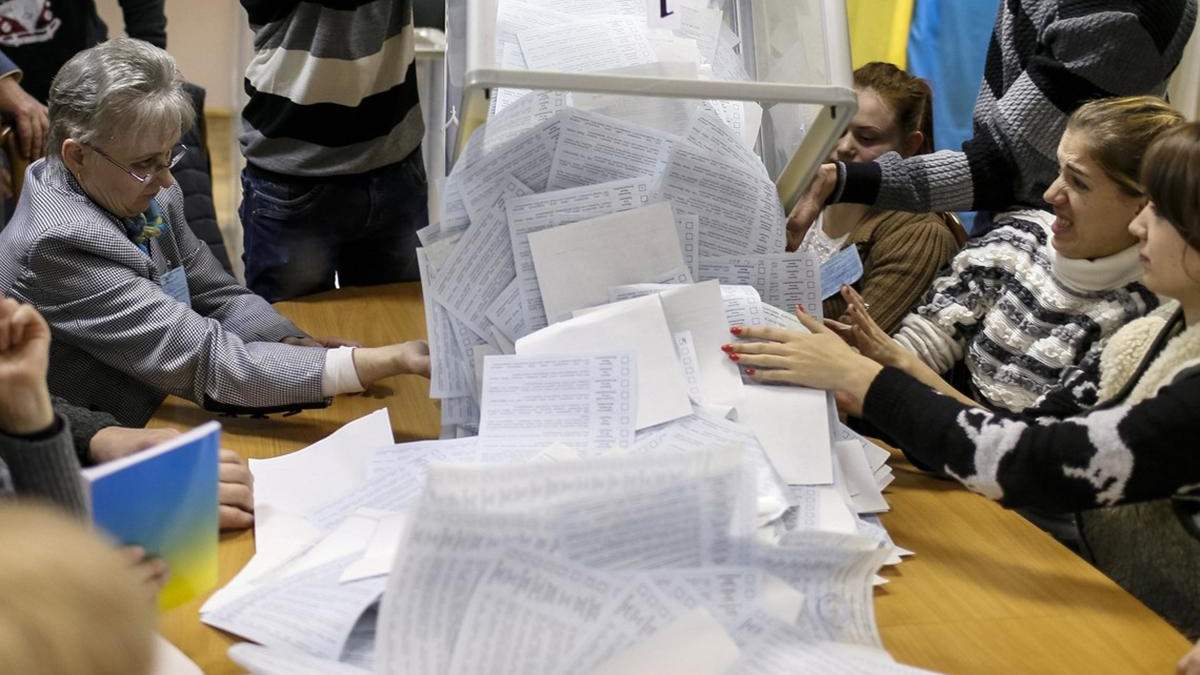 На 64 окрузі перерахують голоси На 64 окрузі перерахують голоси