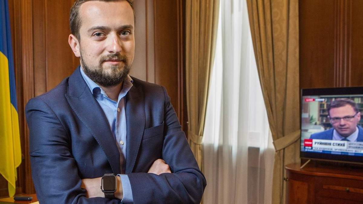 У команді президента знають, що робитимуть із "зрадофільством" У команді президента знають, що робитимуть із "зрадофільством"