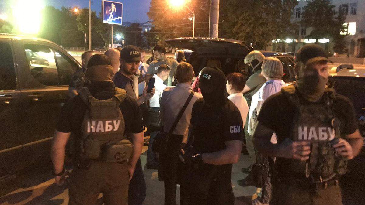 Правоохоронці затримали Гримчака та його "помічника" на хабарі у півмільйона доларів Правоохоронці затримали Гримчака та його "помічника" на хабарі у півмільйона доларів