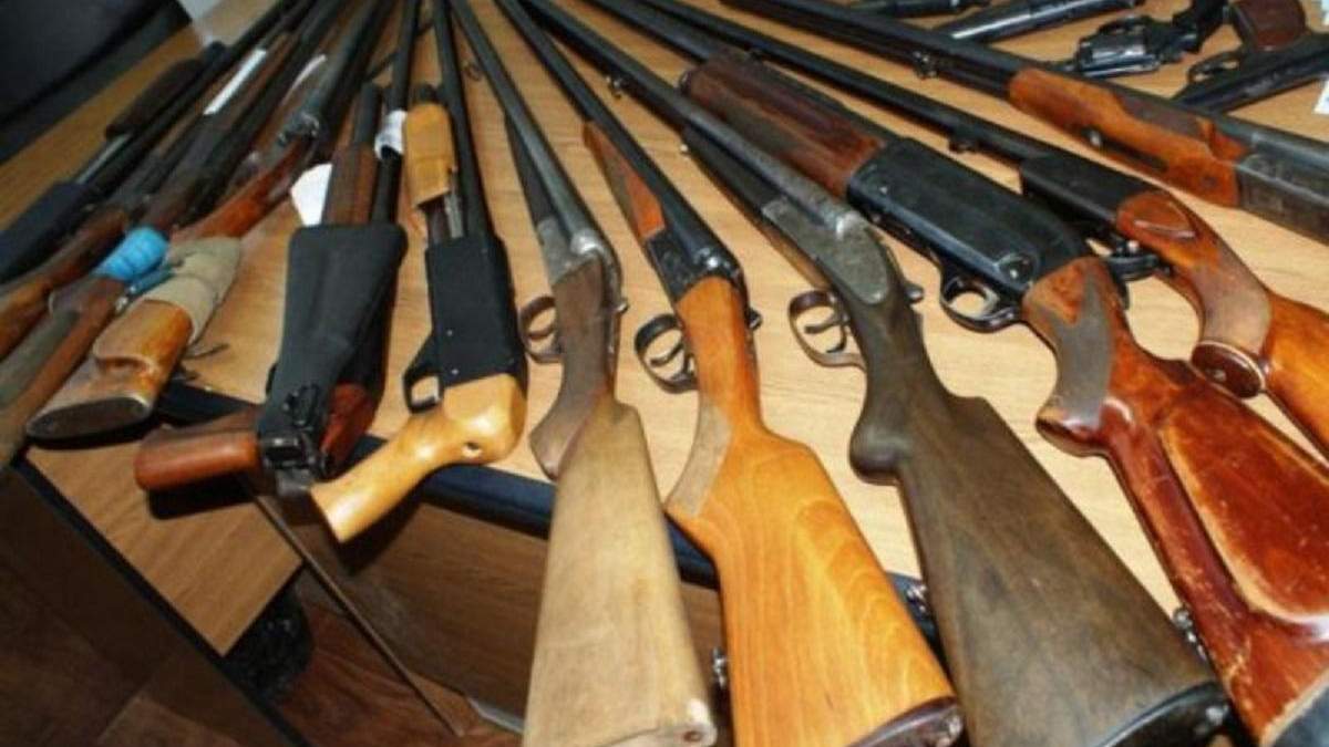 Зеленський певен, що запровадження вільного обігу зброї передчасне Зеленський певен, що запровадження вільного обігу зброї передчасне