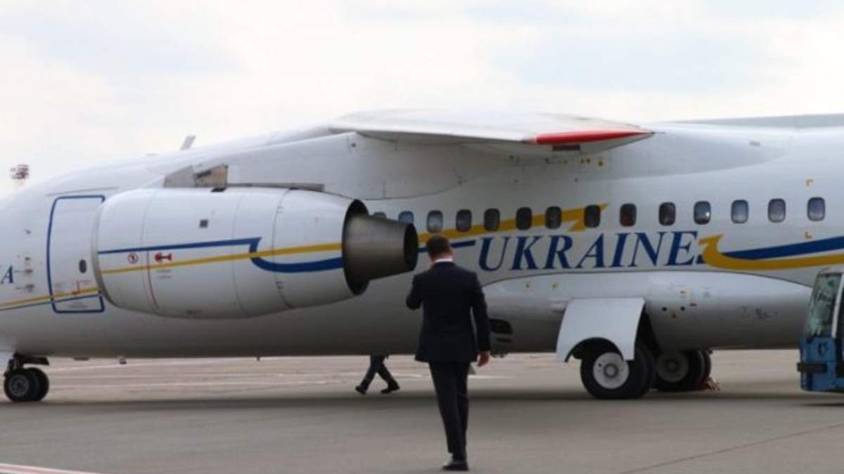 Зеленський зустрічає бранців Кремля Зеленський зустрічає бранців Кремля