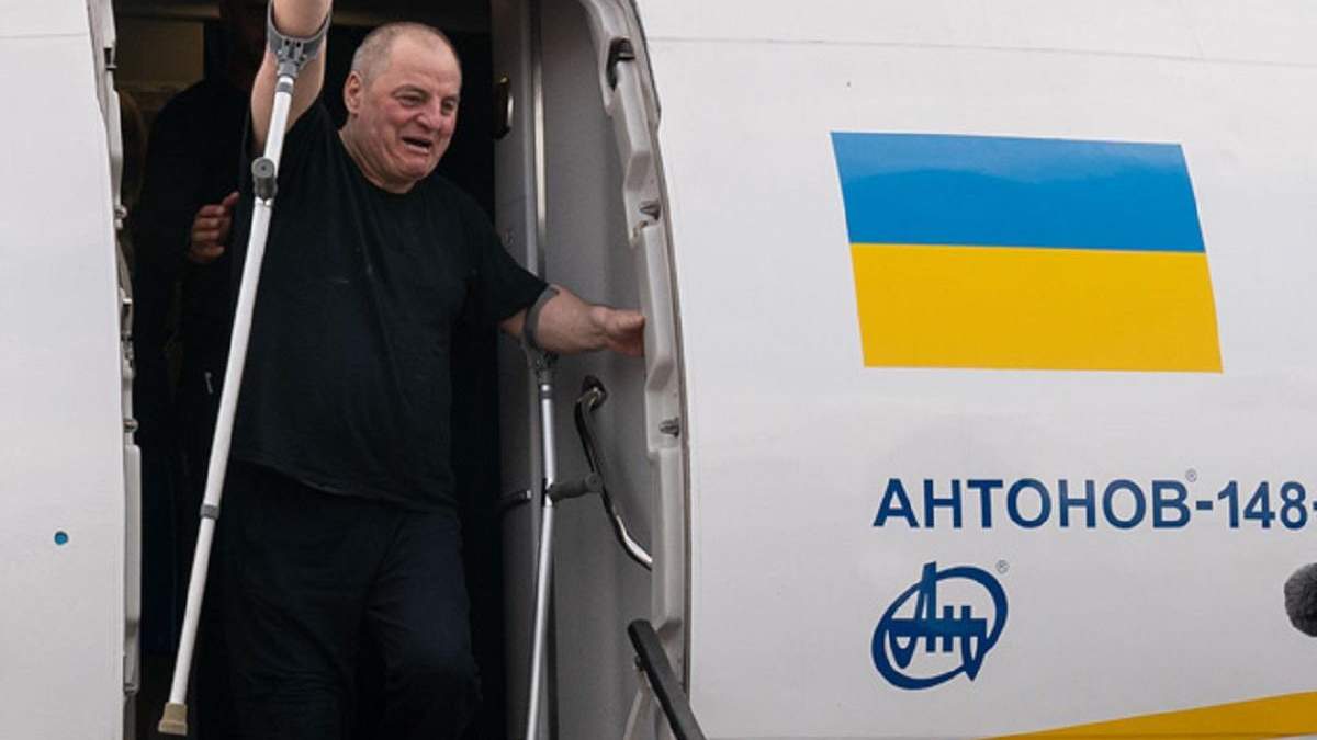 Едем Бекіров перебуває у реанімації після 5-годинної операції Едем Бекіров перебуває у реанімації після 5-годинної операції