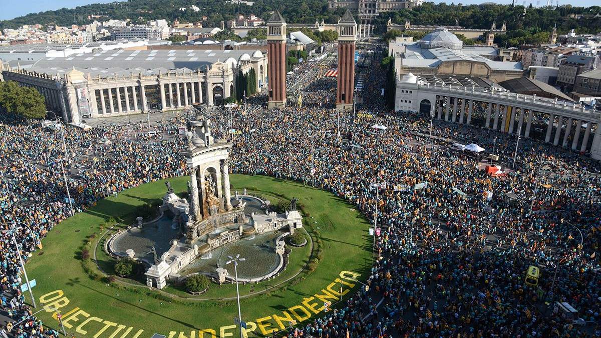Мітинг у Барселоні за незалежність Каталонії від Іспанії Мітинг у Барселоні за незалежність Каталонії від Іспанії