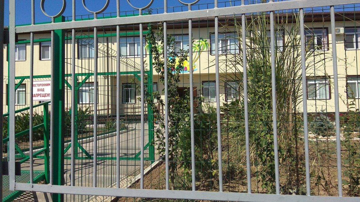 В Крыму огораживают все, что только можно и даже детские сады В Крыму огораживают все, что только можно и даже детские сады