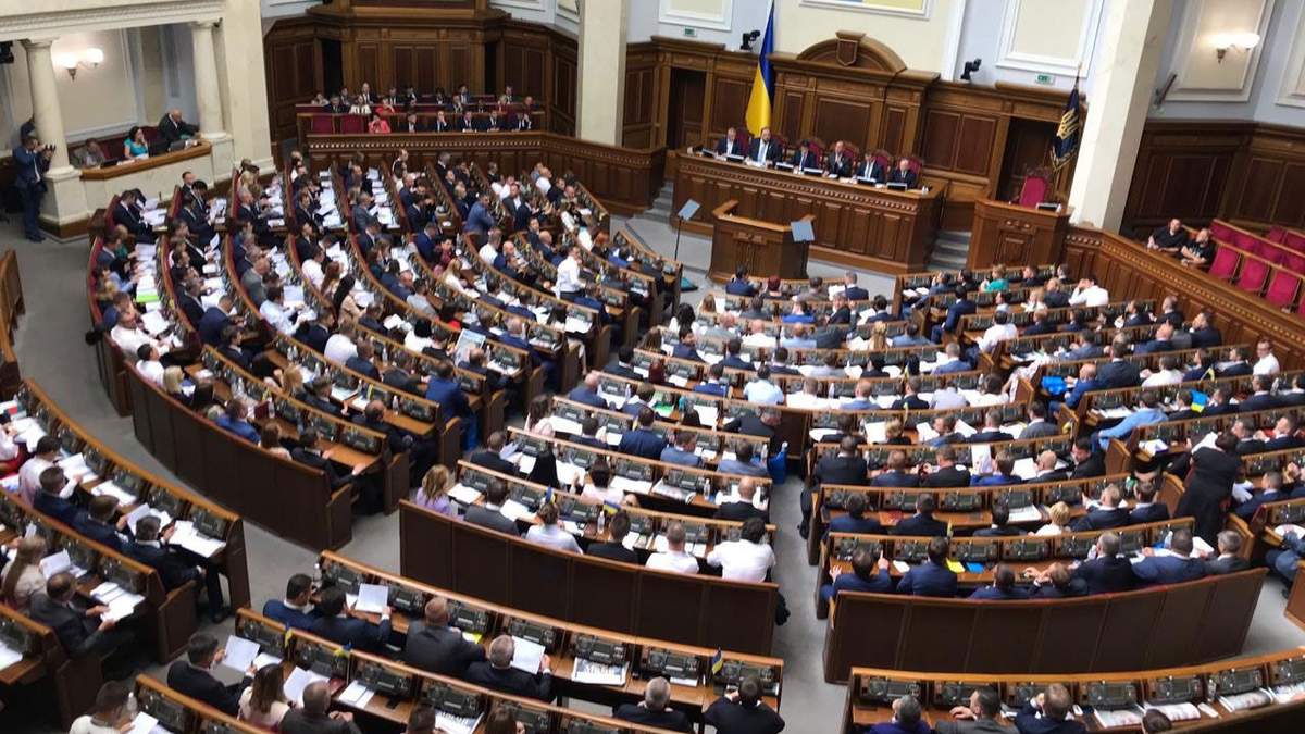 Что происходит в пропрезидентской партии? Что происходит в пропрезидентской партии?