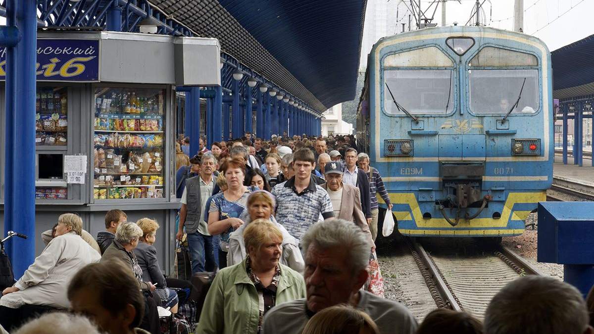 Укрзалізниця звільнить 50% адміністративного персоналу Укрзалізниця звільнить 50% адміністративного персоналу