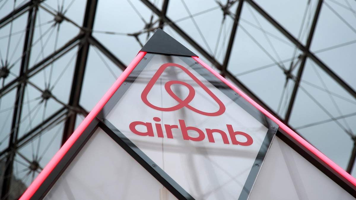 Сервіс Airbnb не здаватиме будинків для вечірок через стрілянину в США Сервіс Airbnb не здаватиме будинків для вечірок через стрілянину в США