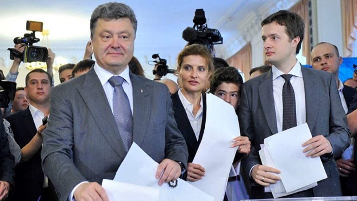 Петро Порошенко активно переписує свій бізнес на сина Олексія Петро Порошенко активно переписує свій бізнес на сина Олексія