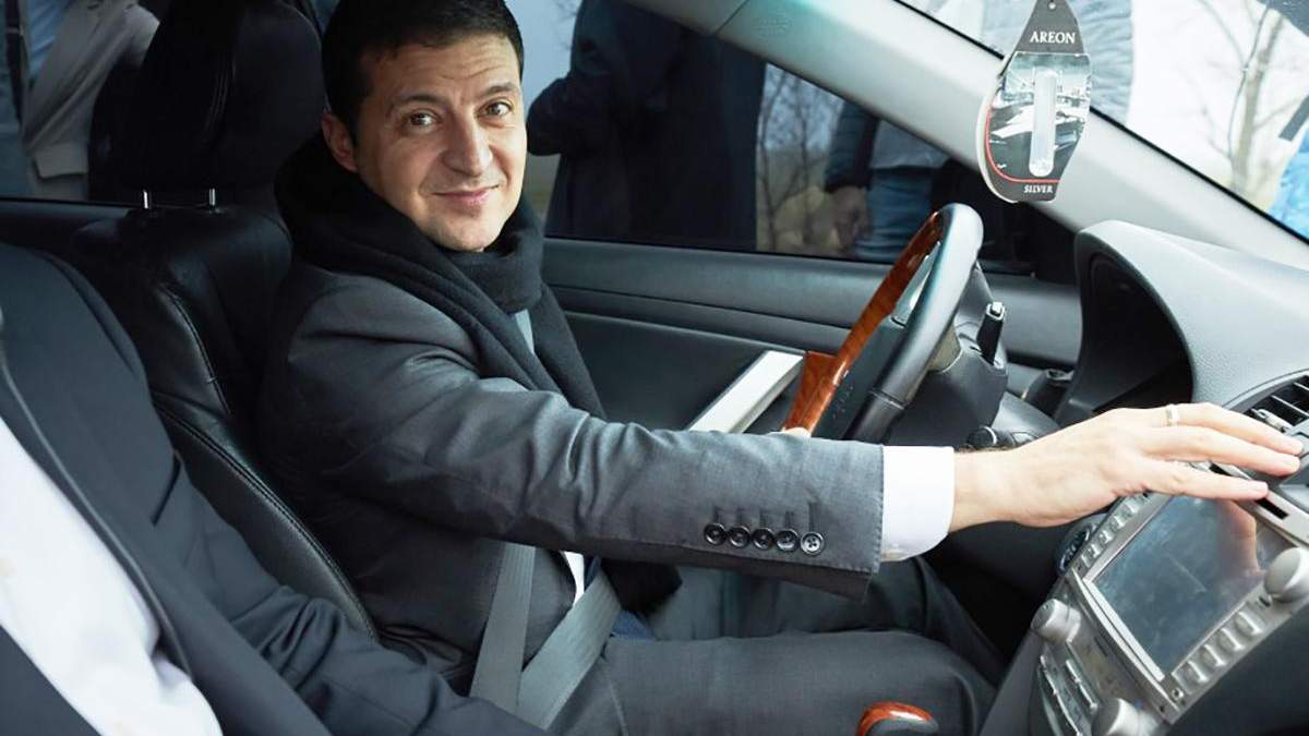 Зеленський задекларував майже мільйон гривень доходу Зеленський задекларував майже мільйон гривень доходу