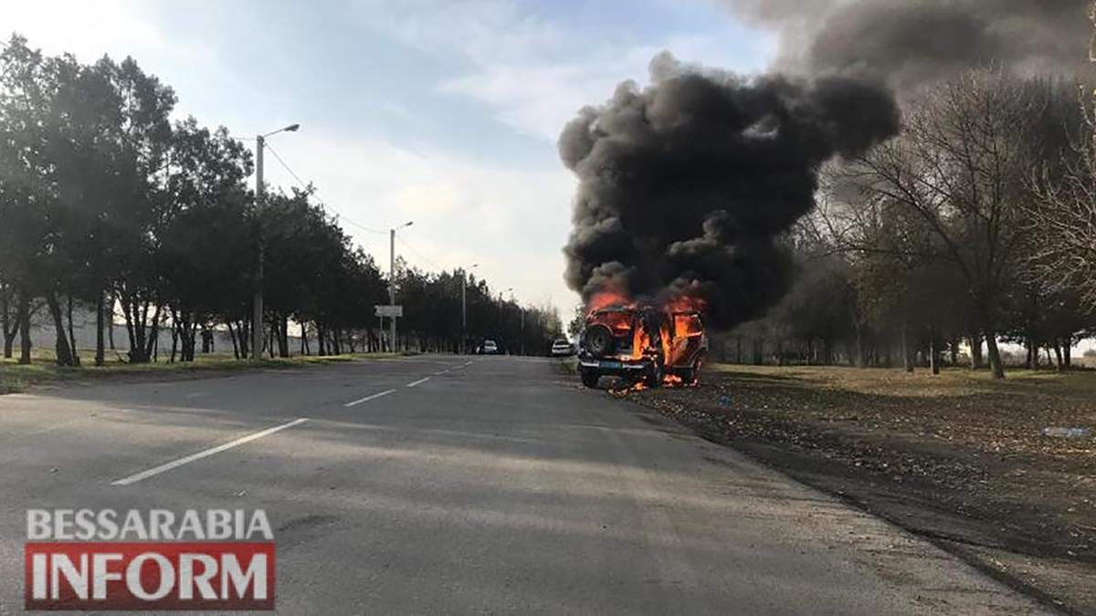 У Ізмаїлі на Одещині прямо під час руху загорілося поліцейське авто: ніхто не постраждав У Ізмаїлі на Одещині прямо під час руху загорілося поліцейське авто: ніхто не постраждав
