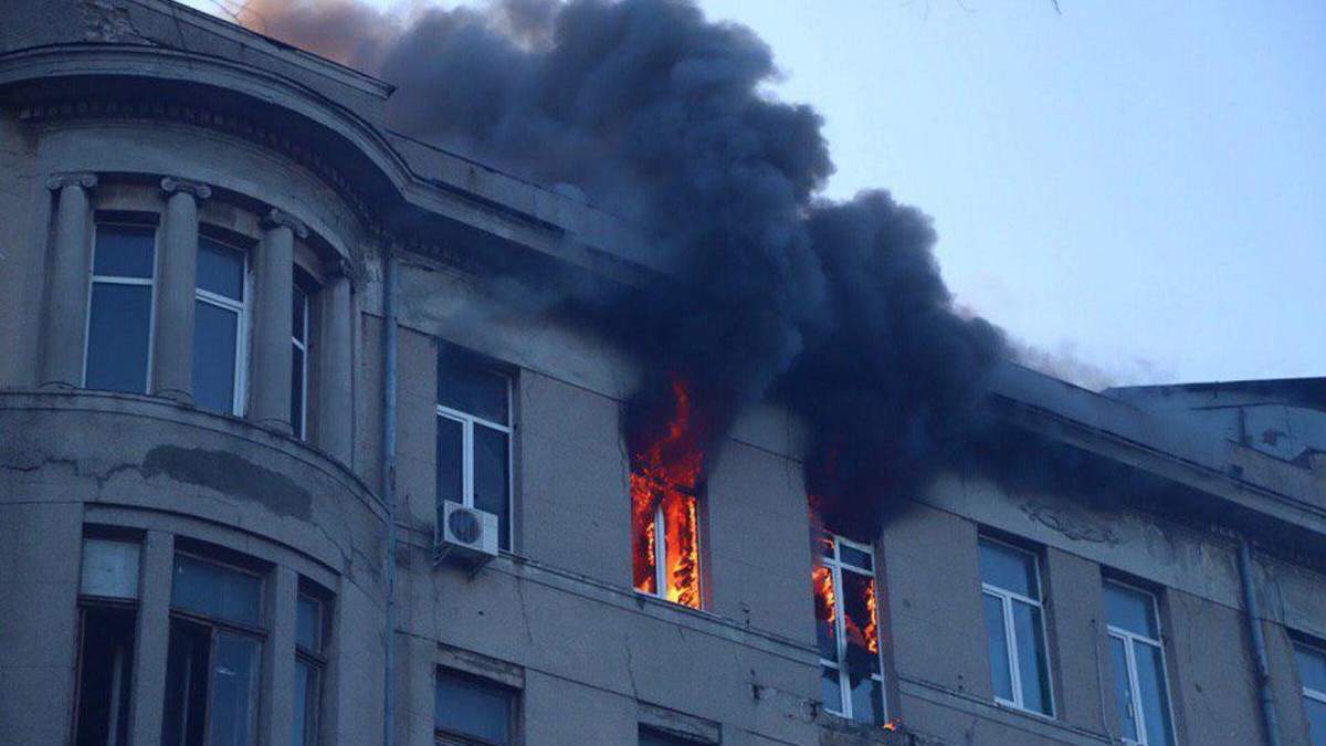 Через пожежу в коледжі Одеси оголошено дводенну жалобу Через пожежу в коледжі Одеси оголошено дводенну жалобу