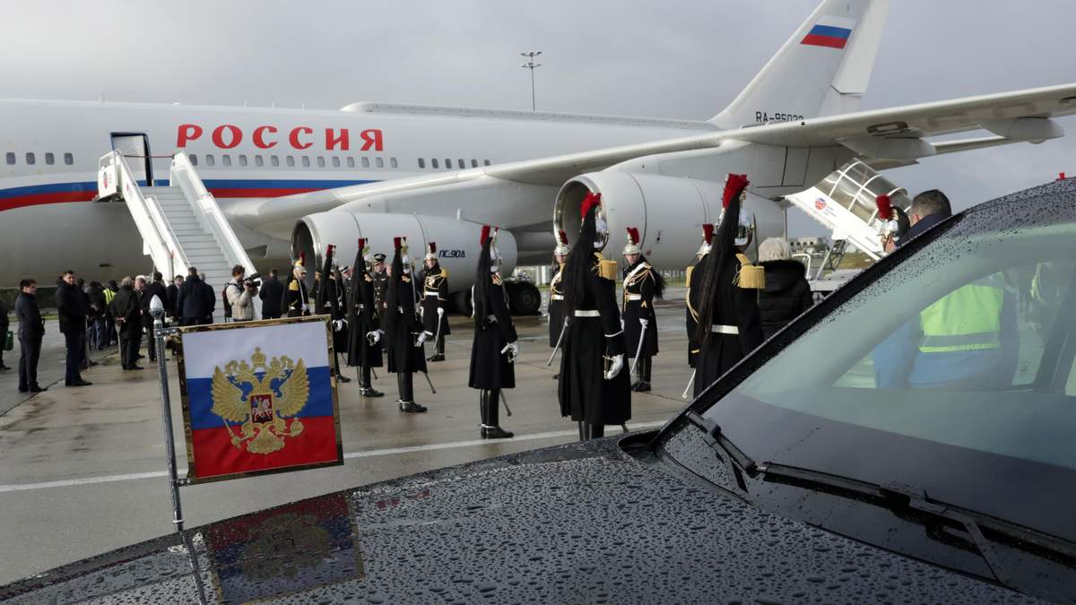 Володимир Путін прибув до Парижа Володимир Путін прибув до Парижа