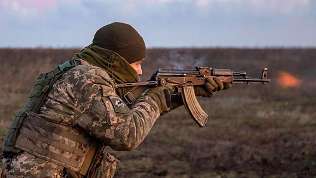 Обстріли на Донбасі не вщухають навіть напередодні Різдва Обстріли на Донбасі не вщухають навіть напередодні Різдва
