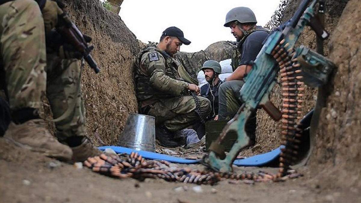 Троє українських військових отримали поранення на Донбасі Троє українських військових отримали поранення на Донбасі