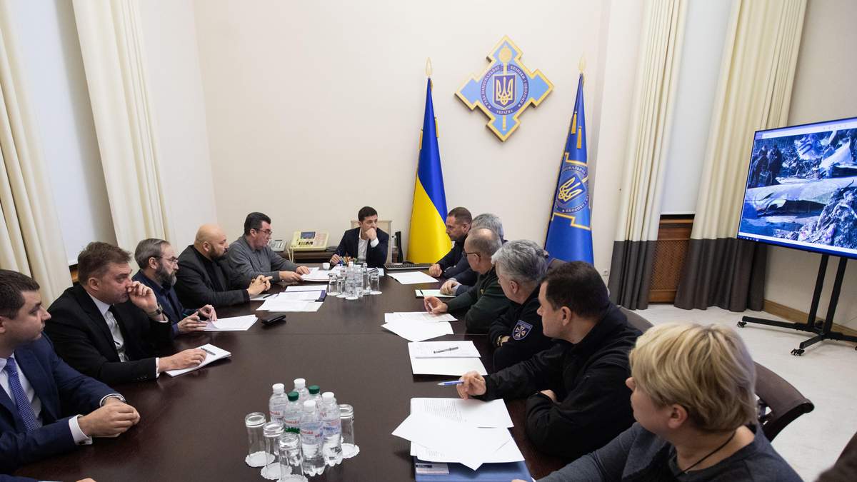 Зеленський заслухав звіт оперативного штабу з питань катастрофи літака МАУ в Ірані Зеленський заслухав звіт оперативного штабу з питань катастрофи літака МАУ в Ірані