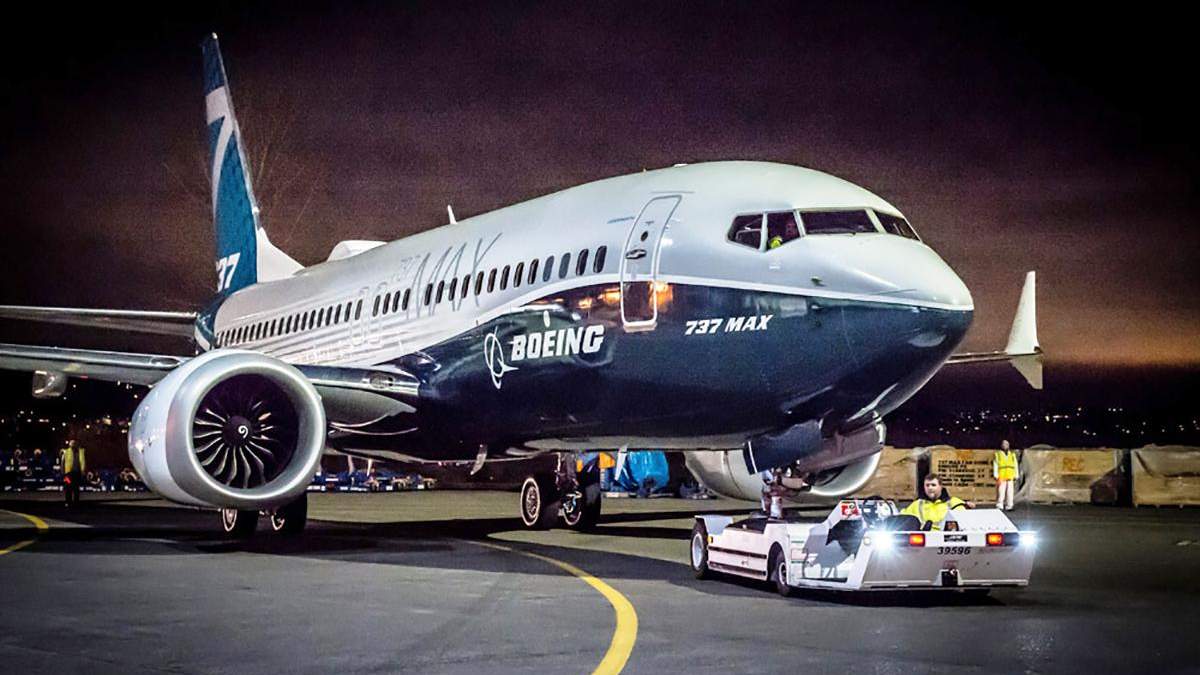 Boeing 737 MAX був спроектований клоунами, писали працівники крмпанії в 2017 році Boeing 737 MAX був спроектований клоунами, писали працівники крмпанії в 2017 році