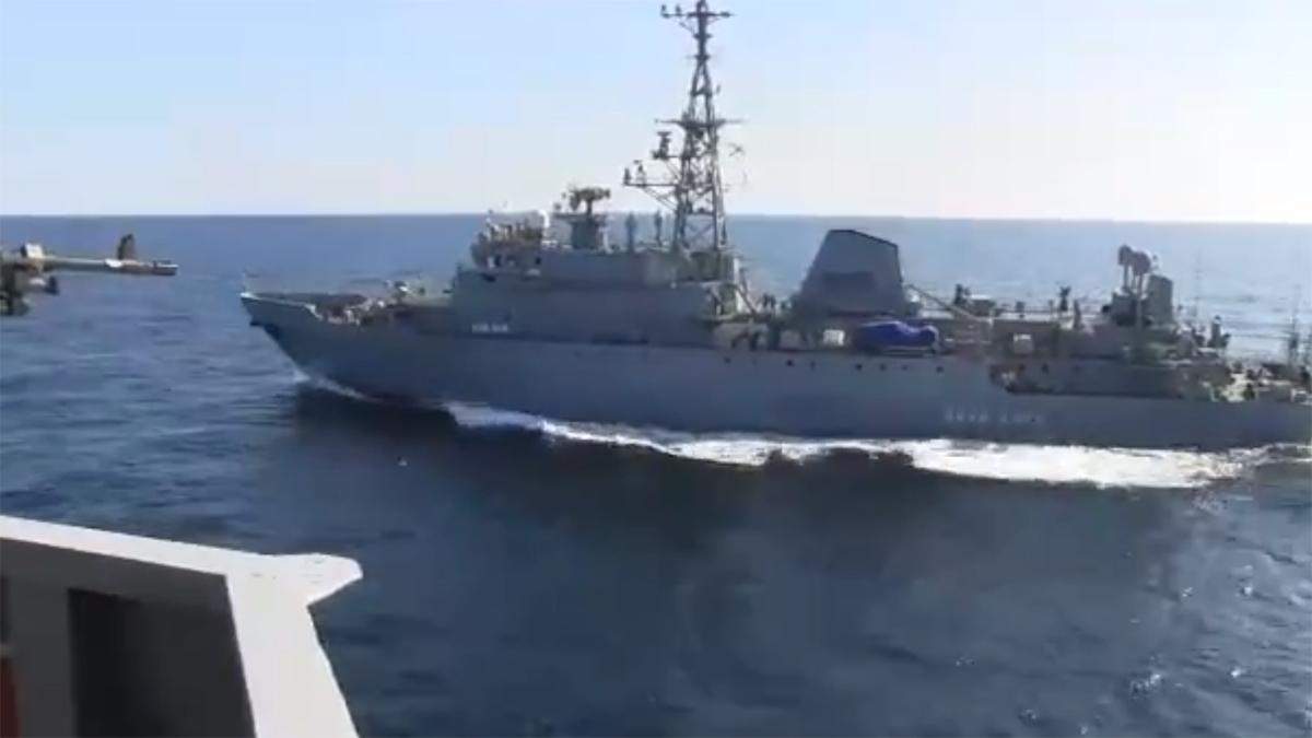 Російський корабель агресивно зблизився з есмінцем США: відео Російський корабель агресивно зблизився з есмінцем США: відео