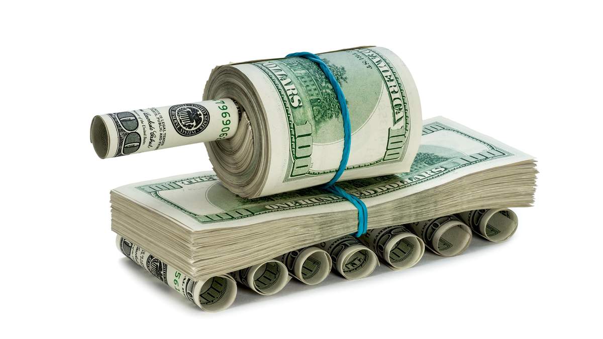 Україні треба готуватися витрачати на армію більше Україні треба готуватися витрачати на армію більше