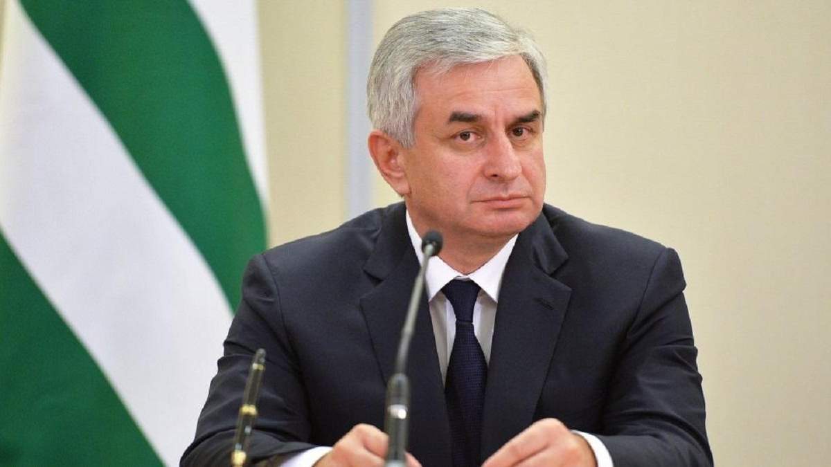 Рауль Хаджимба подав у відставку з поста "президента" Абхазії Рауль Хаджимба подав у відставку з поста "президента" Абхазії