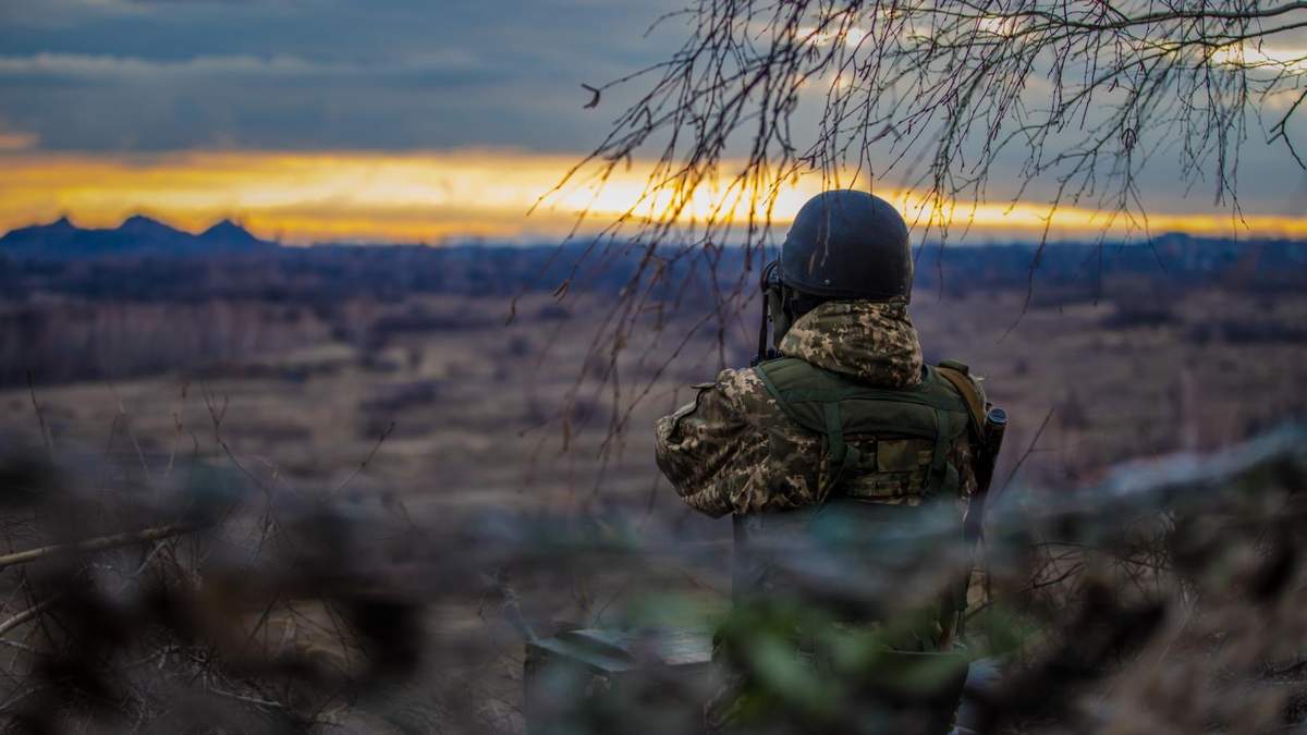 Бойовики знову обстріляли позиції українських бійців на Донбасі Бойовики знову обстріляли позиції українських бійців на Донбасі